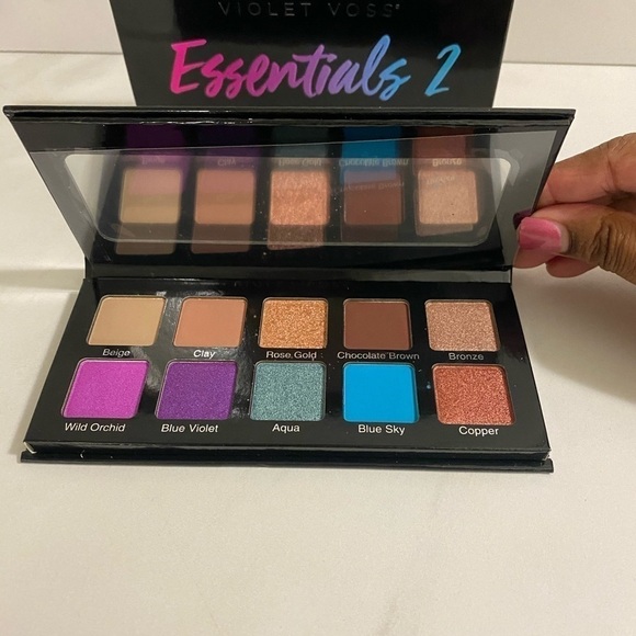 Violet Voss Essentials 2 eyeshadow palette - Picture 2 of 2